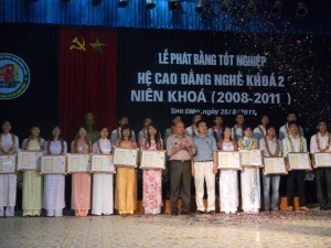 nhan_bang_tot_nghiep_khoa_2