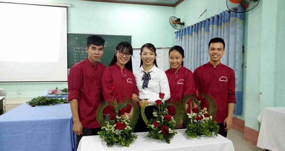 Giờ học thực hành Kỹ thuật cắm hoa