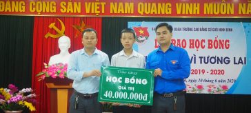 Lễ trao tặng học bổng ” Vượt khó vì tương lai”