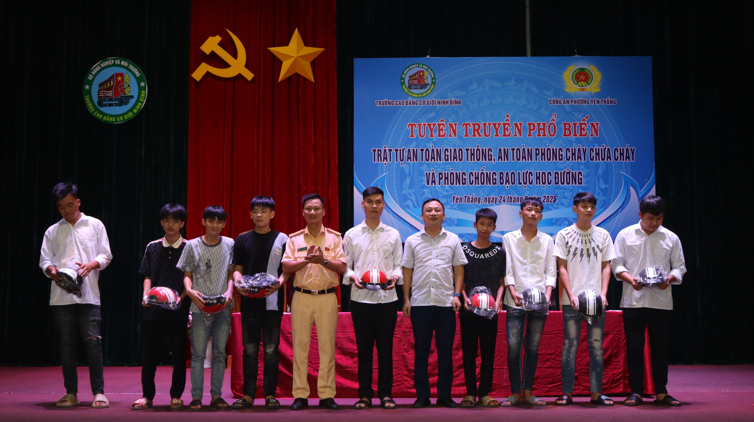 Hội nghị tuyên truyền về trật tự an toàn giao thông, phòng chống bạo lực học đường, phòng cháy, chữa cháy và cứu hộ cứu nạn năm 2025 16 IMG 3804