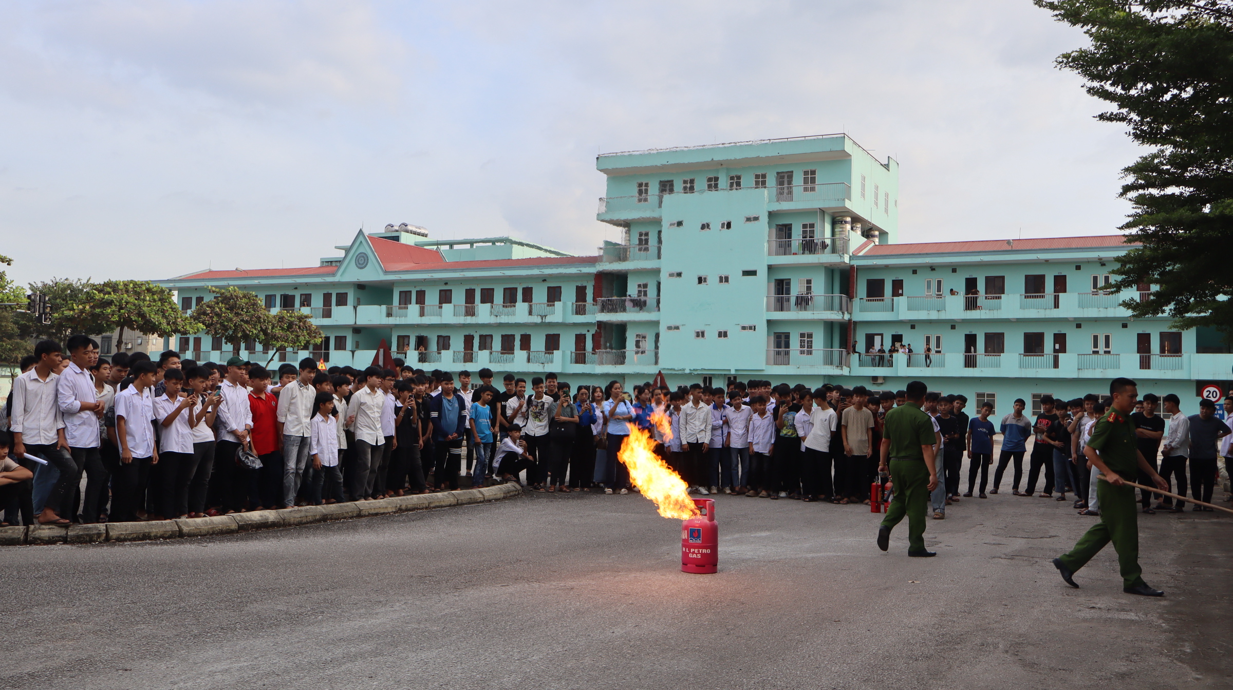Hội nghị tuyên truyền về trật tự an toàn giao thông, phòng chống bạo lực học đường, phòng cháy, chữa cháy và cứu hộ cứu nạn năm 2025 18 IMG 3814