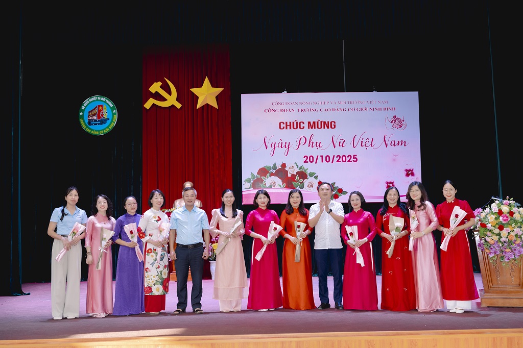 Công đoàn Trường Cao đẳng Cơ giới Ninh Bình tổ chức Kỷ niệm 95 năm ngày thành lập Hội Liên hiệp phụ nữ Việt Nam (20/10/1930 - 20/10/2025) 6 0K 07881