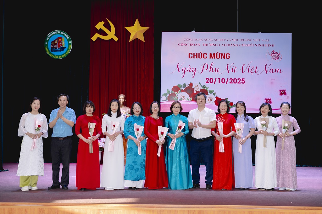 Công đoàn Trường Cao đẳng Cơ giới Ninh Bình tổ chức Kỷ niệm 95 năm ngày thành lập Hội Liên hiệp phụ nữ Việt Nam (20/10/1930 - 20/10/2025) 7 0K 07898