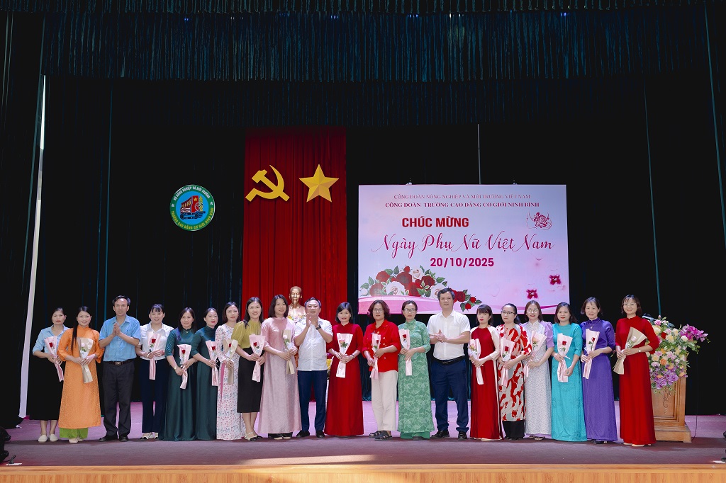 Công đoàn Trường Cao đẳng Cơ giới Ninh Bình tổ chức Kỷ niệm 95 năm ngày thành lập Hội Liên hiệp phụ nữ Việt Nam (20/10/1930 - 20/10/2025) 8 0K 07918