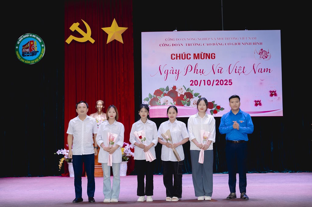 Công đoàn Trường Cao đẳng Cơ giới Ninh Bình tổ chức Kỷ niệm 95 năm ngày thành lập Hội Liên hiệp phụ nữ Việt Nam (20/10/1930 - 20/10/2025) 9 0K 07929