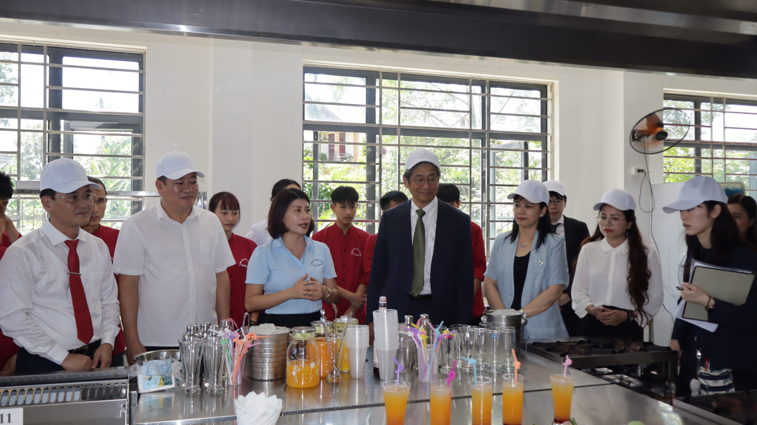 Trường Cao đẳng Cơ giới Ninh Bình nhận bàn giao thiết bị: Dự án “Cung cấp thiết bị đào tạo nghề Kỹ thuật chế biến món ăn cho Trường Cao đẳng Cơ giới Ninh Bình” sử dụng vốn thuộc Chương trình viện trợ không hoàn lại cấp cơ sở của Chính phủ Nhật Bản. 10 10 scaled