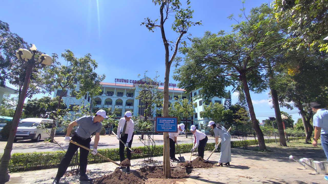 Trường Cao đẳng Cơ giới Ninh Bình nhận bàn giao thiết bị: Dự án “Cung cấp thiết bị đào tạo nghề Kỹ thuật chế biến món ăn cho Trường Cao đẳng Cơ giới Ninh Bình” sử dụng vốn thuộc Chương trình viện trợ không hoàn lại cấp cơ sở của Chính phủ Nhật Bản. 4 17