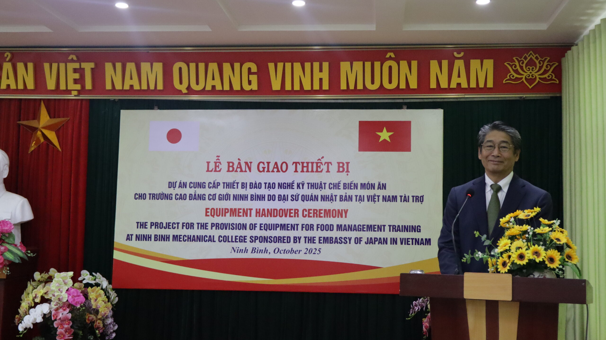 Trường Cao đẳng Cơ giới Ninh Bình nhận bàn giao thiết bị: Dự án “Cung cấp thiết bị đào tạo nghề Kỹ thuật chế biến món ăn cho Trường Cao đẳng Cơ giới Ninh Bình” sử dụng vốn thuộc Chương trình viện trợ không hoàn lại cấp cơ sở của Chính phủ Nhật Bản. 2 4 scaled