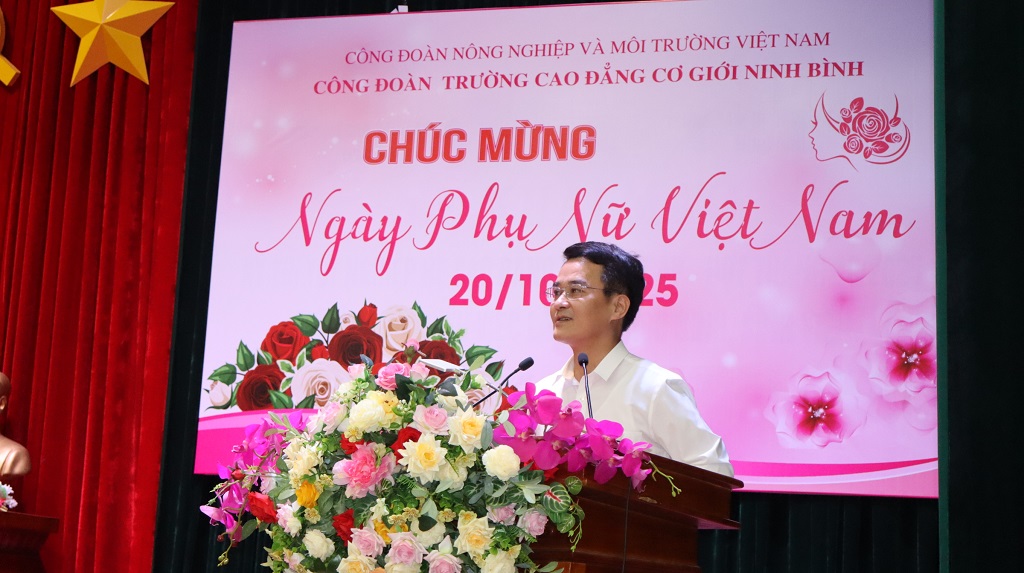 Công đoàn Trường Cao đẳng Cơ giới Ninh Bình tổ chức Kỷ niệm 95 năm ngày thành lập Hội Liên hiệp phụ nữ Việt Nam (20/10/1930 - 20/10/2025) 3 IMG 4135