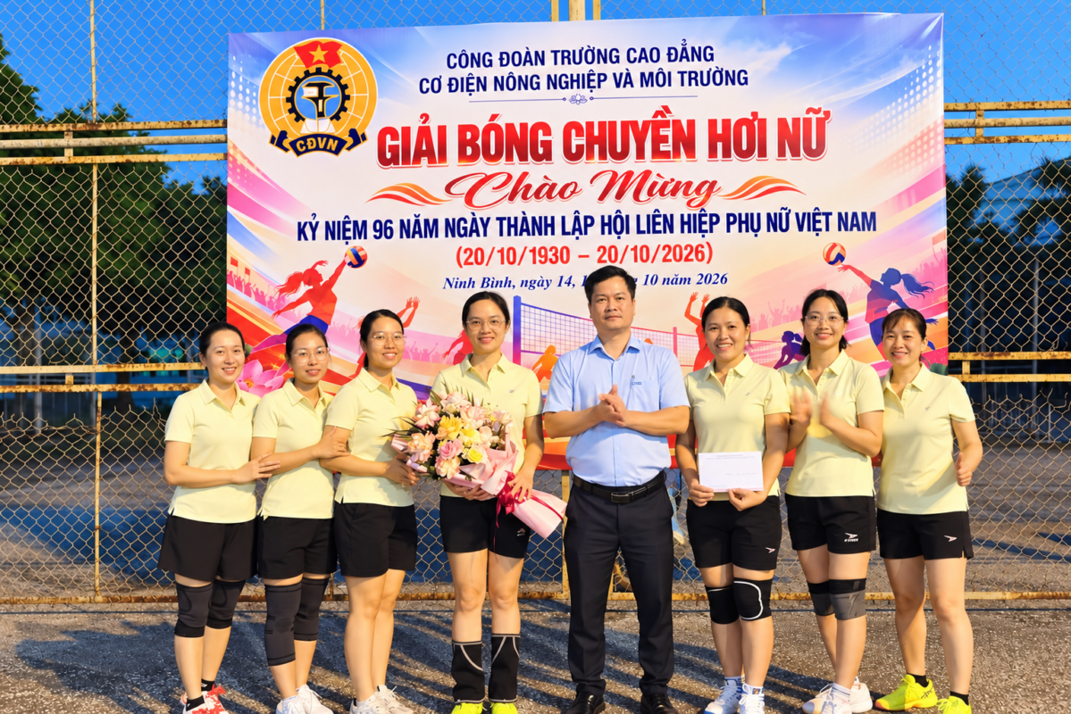SÔI NỔI GIẢI BÓNG CHUYỀN HƠI NỮ CAEE CUP 2026 3 Womens Volleyball Celebration Team Photo